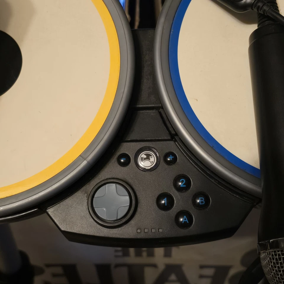 The Beatles: Nintendo WII Rock Band Bundle bateria guitarra testada, mas sem DONGLES - Imagem 4 de 4