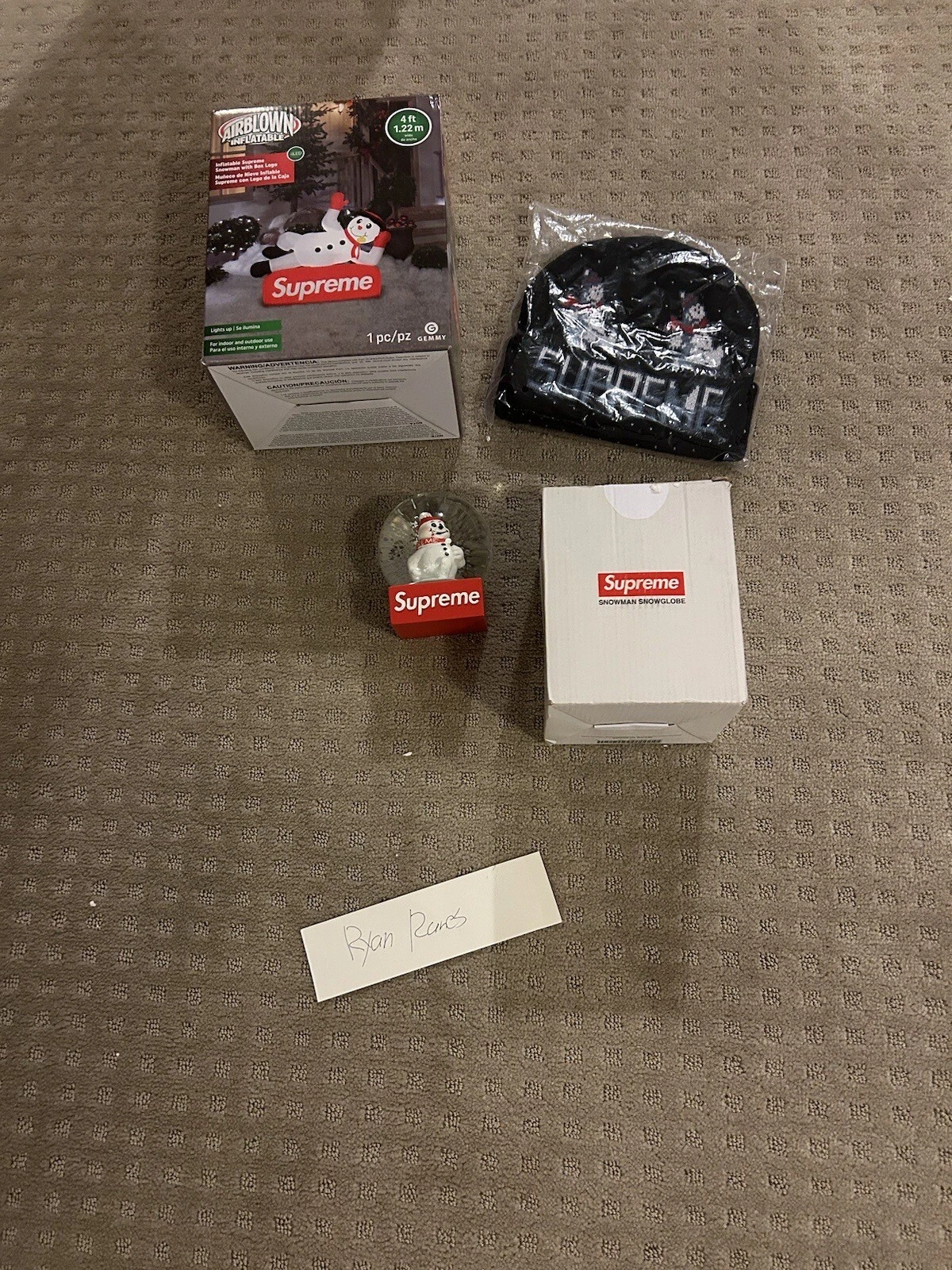 Lot Supreme Box Logo Noël bonhomme de neige, Globe, Beanie,