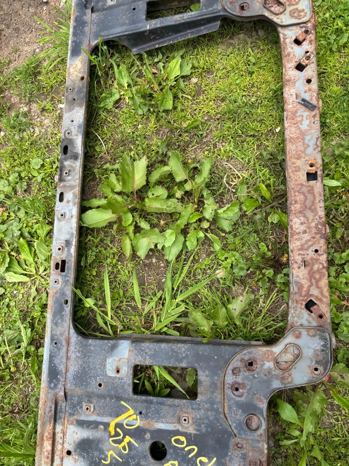 1980 81 82 83 1986 F100 F150 F250 F350 BRONCO RADIADOR SOPORTE PROYECTO NECESITA REPARACIÓN Foto 3 de 4