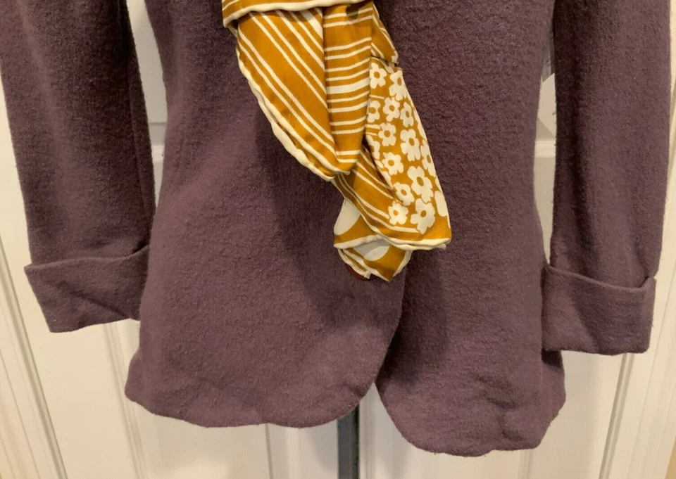 Cárdigan HWR Anthropologie marrón con detalles de volantes a rayas, talla pequeña Foto 3 de 4