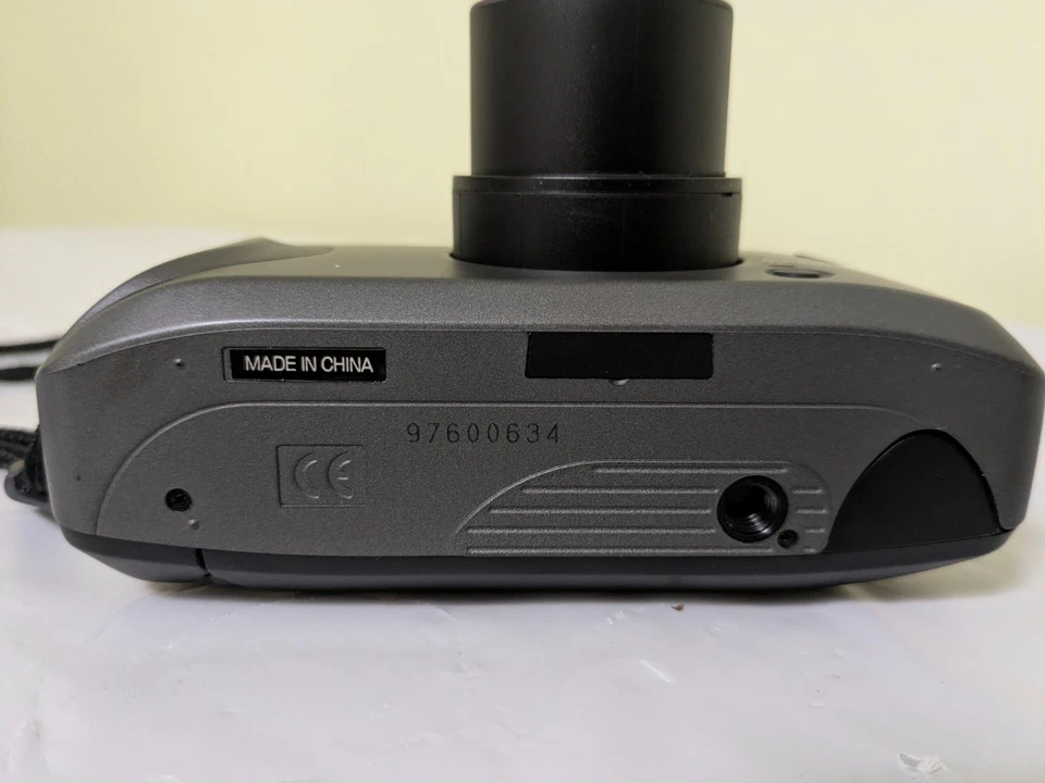 Cámara fotográfica Samsung Máxima Zoom Alpha 35 mm Point Shoot 38-70 mm con hombre - Funciona Foto 4 de 4