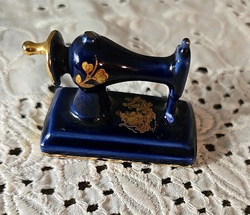 Vintage LIMOGES CASTEL COBALT GOLD PORCELAIN SEWING MACHINE France Miniature - Picture 4 of 7