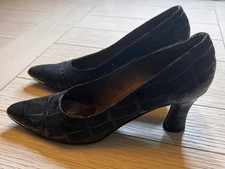 Vintage Stuart Weitzman Navy Embossed Leather Pumps W/ Original Box. Sz 6.5 AAA