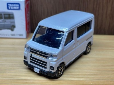Atrai (Hijet Cargo Custom) Shining White Pearl Tomica Base - Mirror Finish  