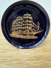 Porcelana Tsuji Teller - Armada Argentina Fragata Libertad - Kobalt / 24 Karat Gold