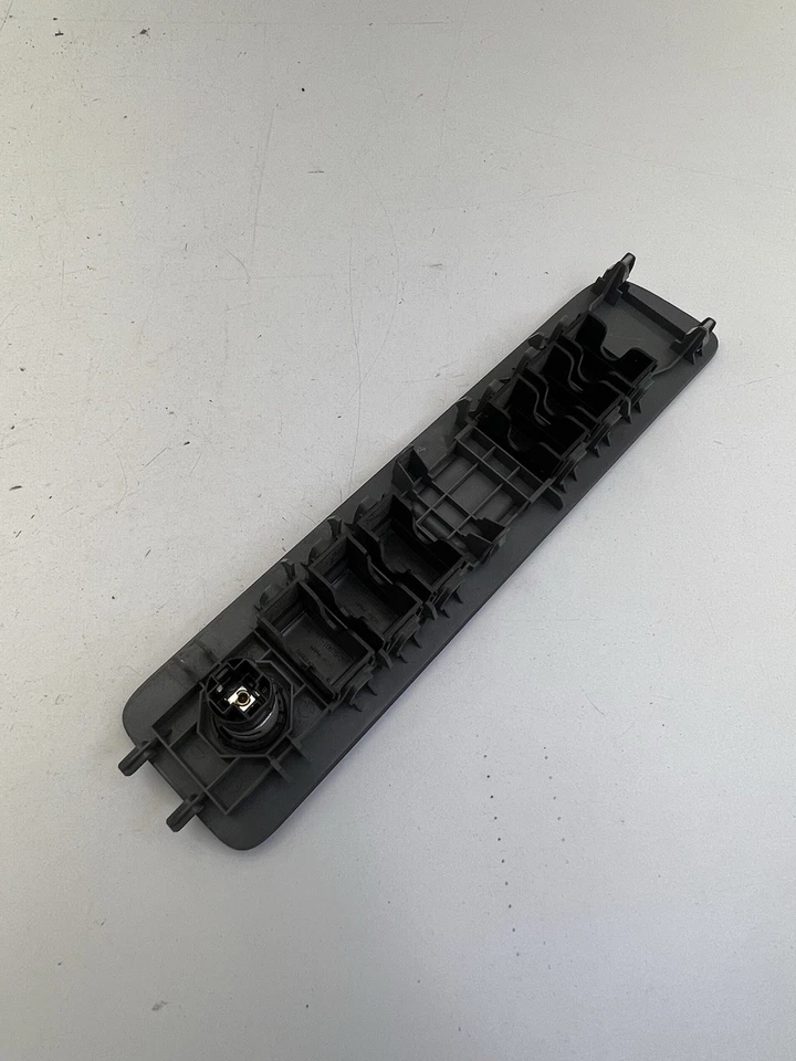 Nissan NV 1500-3500 2012-2016 bisel de ajuste interruptor inferior central OEM. Foto 4 de 4