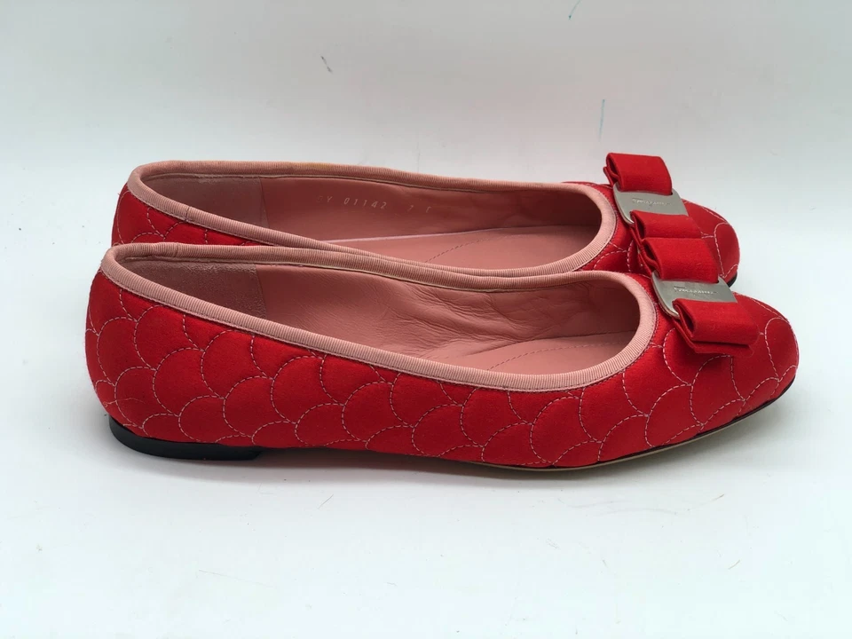 Salvatore Ferragamo Nuevo Mujer Rojo Acolchado Satén Zapatos Planos Arco Talla 7 C DY0114 Foto 4 de 4