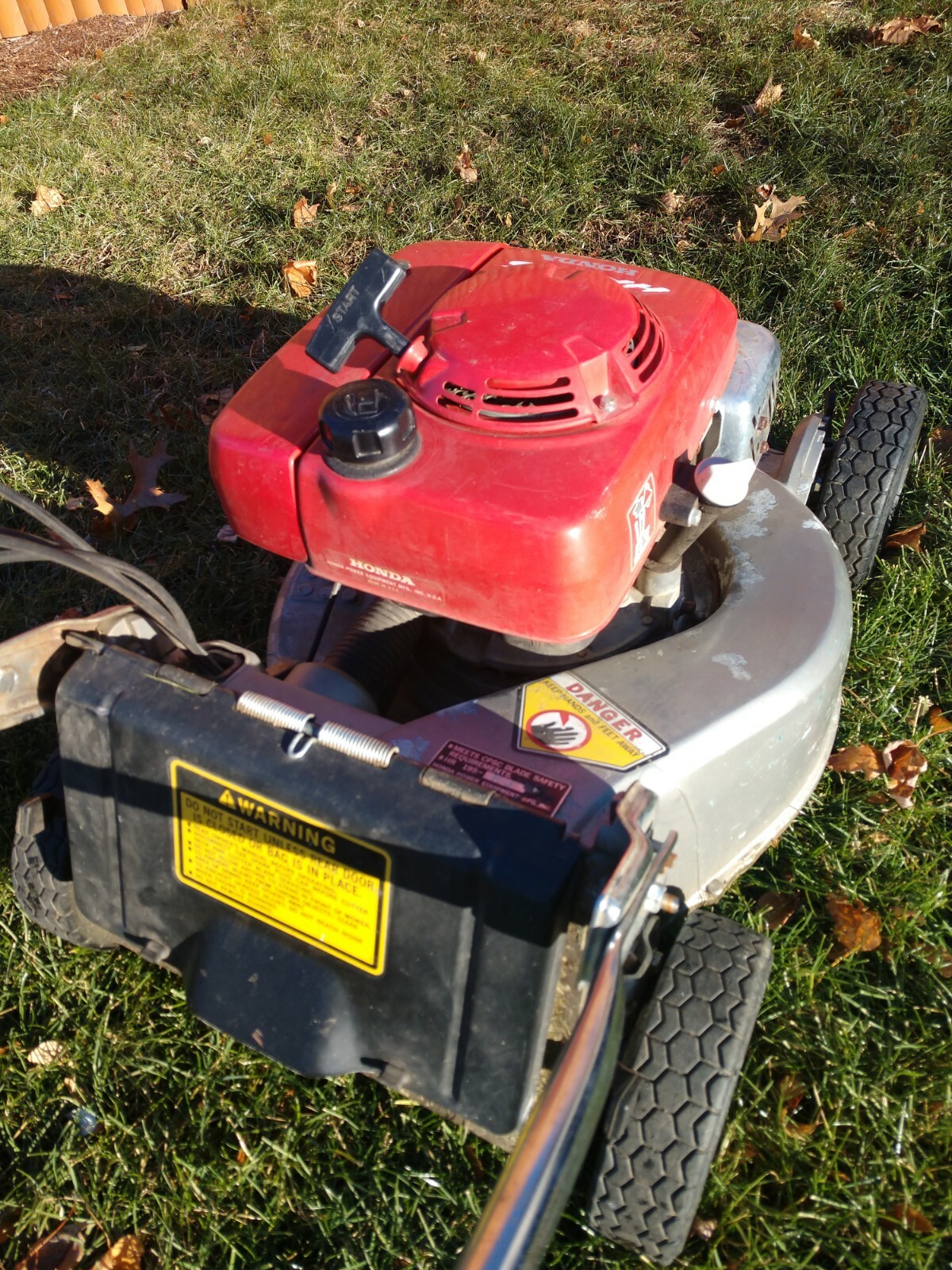 Honda HR195 SX lawn mower complete & running. NO shipping pick up only