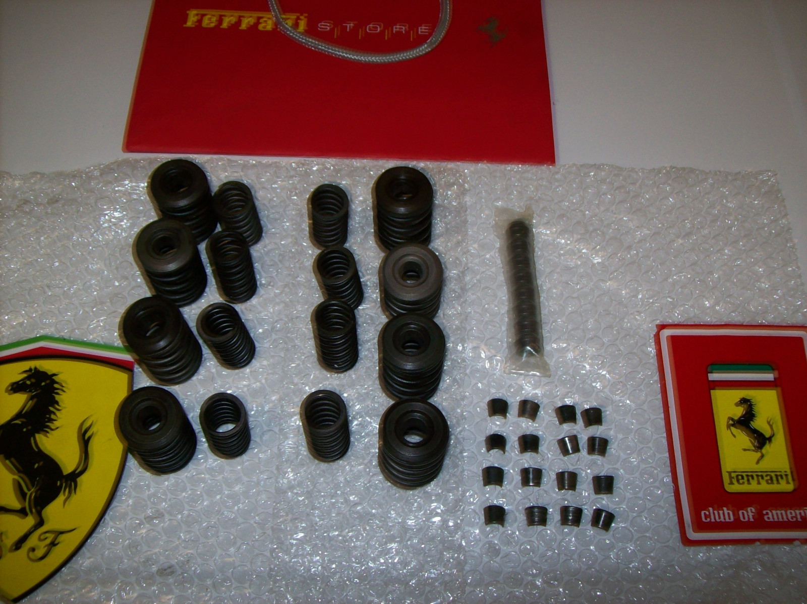 Ferrari 246,308,365,412,Mondial, Valve spring set of 8 with seals Oem Part.