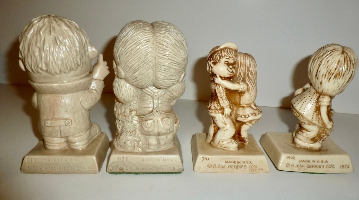 Lot Four (4) Assorted Vintage R & W / Russ & Wallace Berries Co