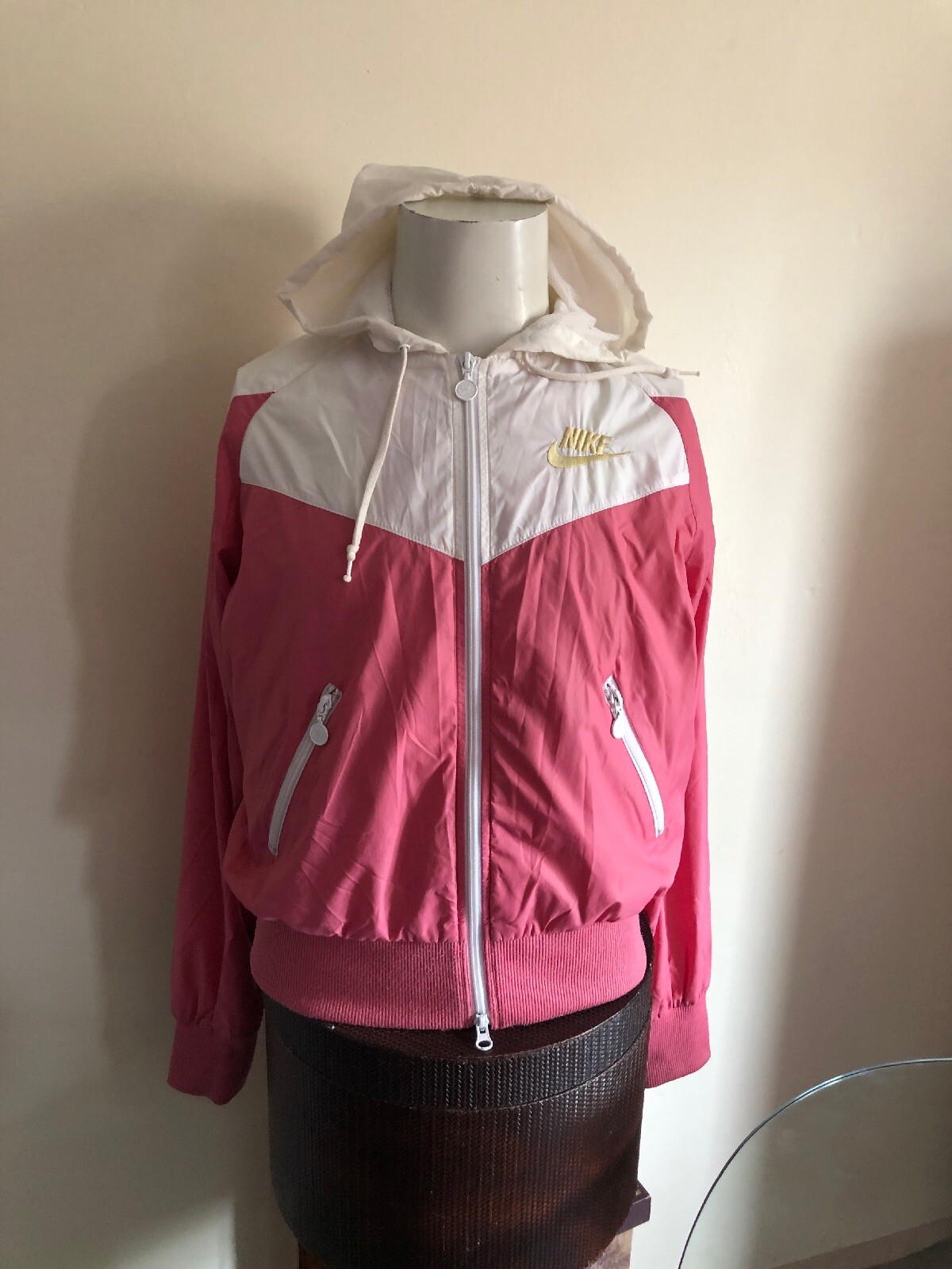 nike windrunner women's pink and white
