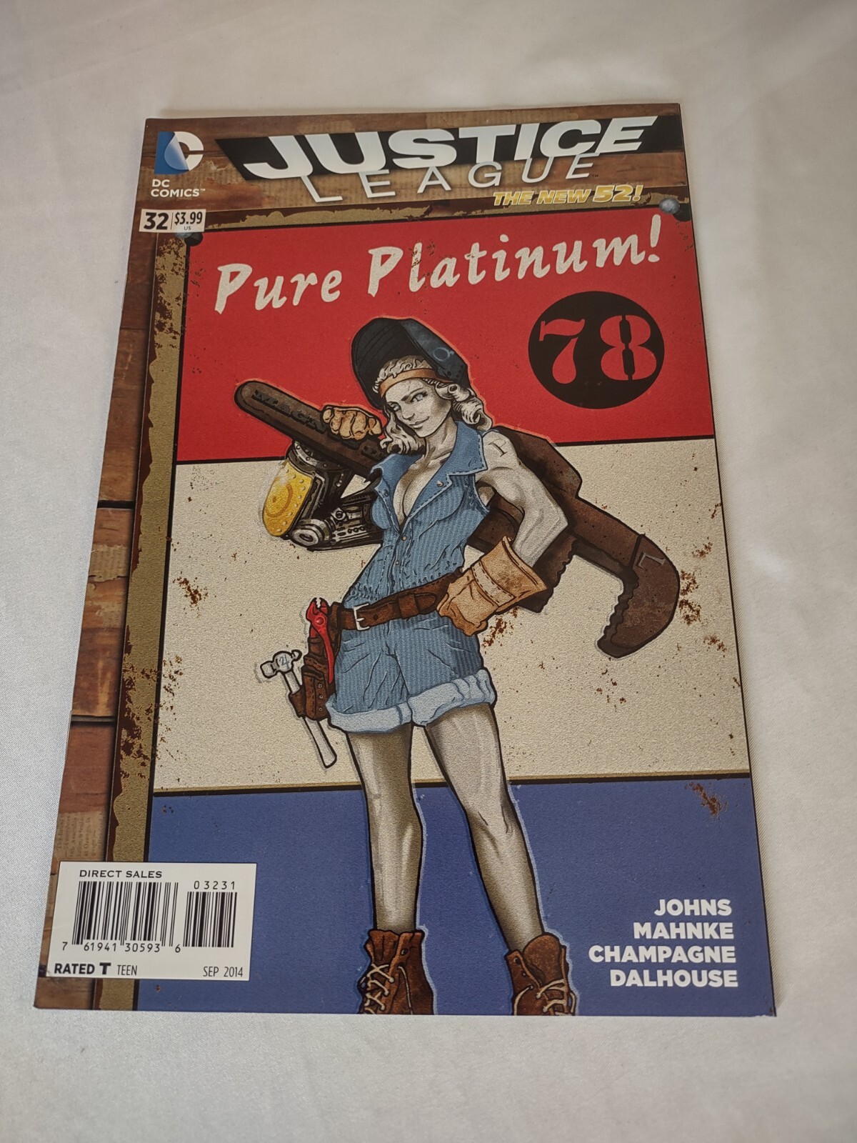 JUSTICE LEAGUE #32 - JIM FLETCHER BOMBSHELL VARIANT COVER - DC's THE NEW 52