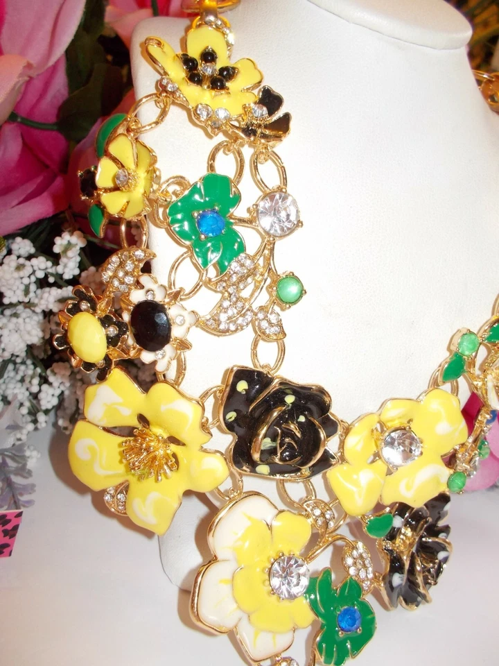BETSEY JOHNSON LUSCIOUS 黄色水晶和珐琅镶嵌花卉花园项链  — 第 3/4 张图片