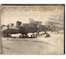 Botes salvavidas en hundimiento crucero argentino general Belgrano 1982 foto de prensa