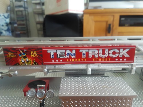 Code 3, 1/ 32 FDNY SEAGRAVE REAR MOUNT LADDER 10,  911 TRUCK - Picture 8 of 13