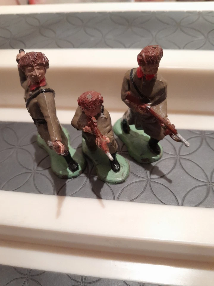 Soldados rusos de plástico de la Media Luna Segunda Guerra Mundial de colección hechos en Inglaterra difíciles de encontrar Foto 2 de 4