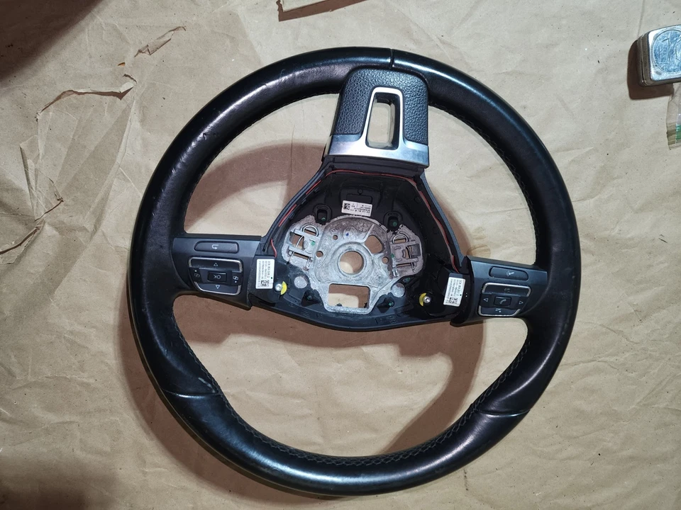 Volkswagen CC/Golf/Passat 2009-2017 volante de cuero negro con multifunción Foto 3 de 3