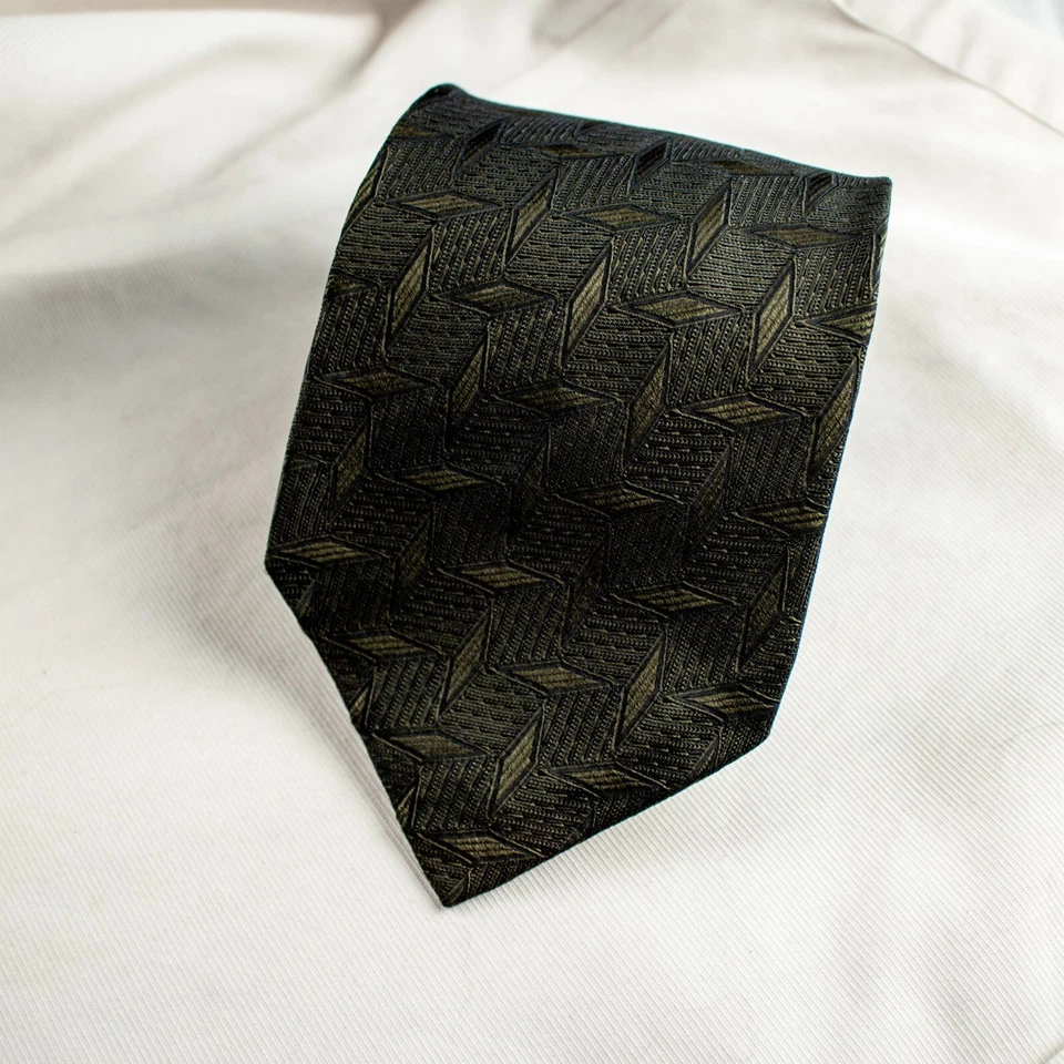 Gravata de seda geométrica verde floresta ALAN FLUSSER 58,5 L x 3,75 W - Imagem 2 de 4