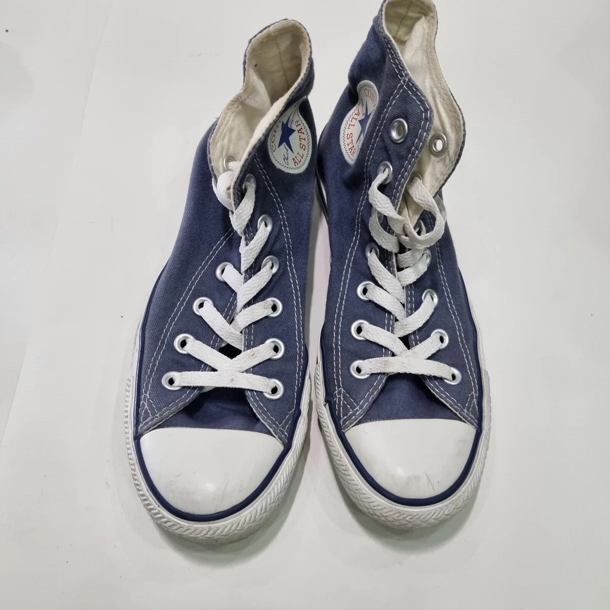 Converse unisex 2024 canvas sneakers