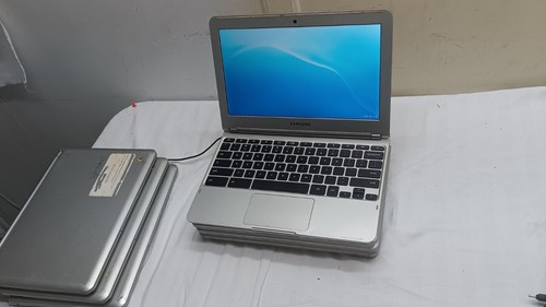 Lot of 7 Samsung Chromebook XE303C12 Laptops For Parts or Repar - Picture 7 of 22