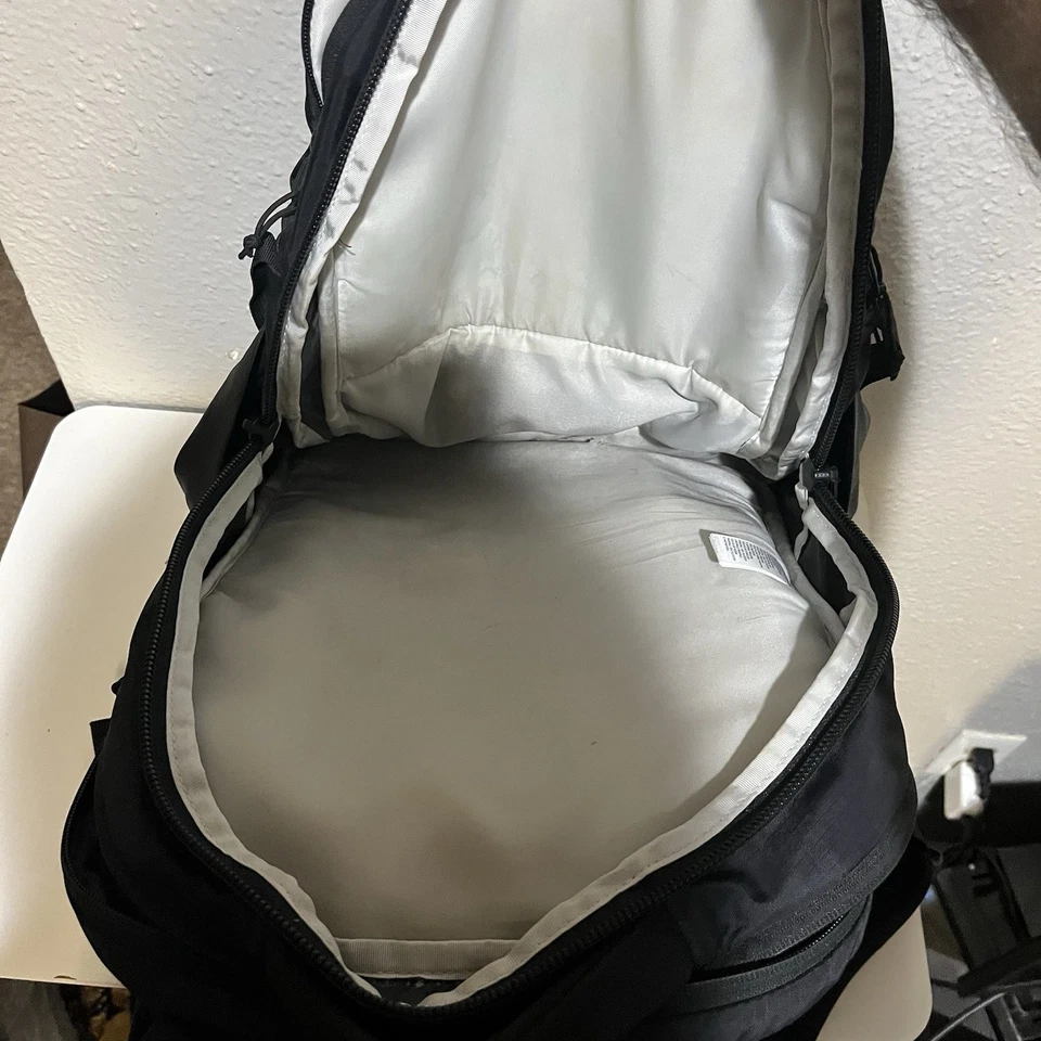 The North Face Surge Backpack - Black Good Condition Free Shipping - Image 3 of 4