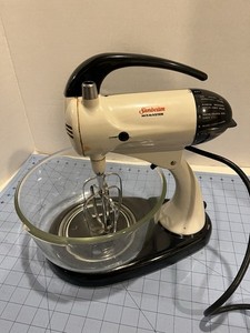 VINTAGE Sunbeam Mixmaster Stand Mixer / Juicer 10 Speed Works + Bowl MCM 1950’s