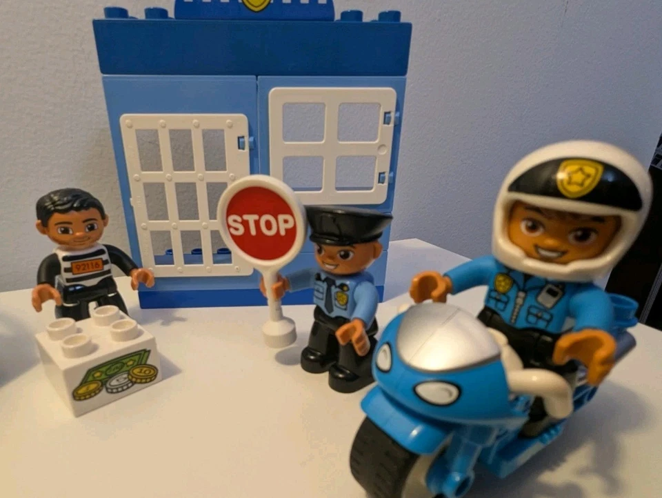 Lego DUPLO: Cops & Robber - Image 2 of 4