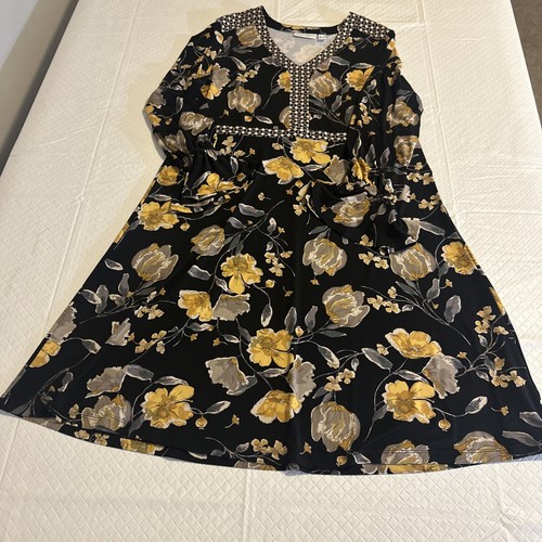 susan graver printed liquid knit v-neck dress black Floral Medium Officecore
