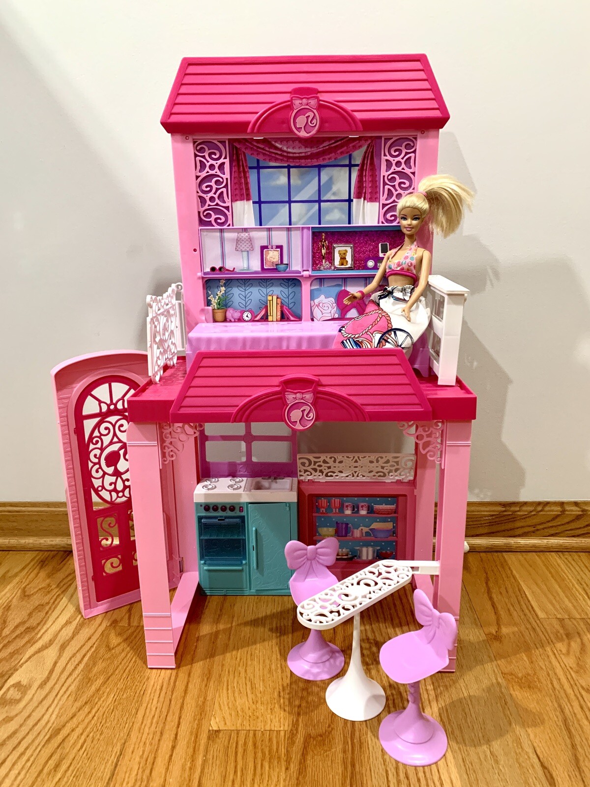 Barbie PinkTastic Glam Vacation House with Doll Exclusive Set Box