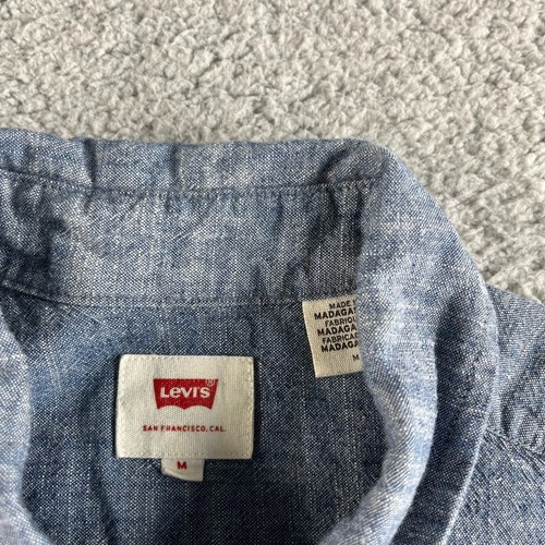 NUOVA Camicia Levi's Uomo Blu Medio Chambray Bottoni Lavoro Peso Medio Manica Lunga - Foto 3 di 18