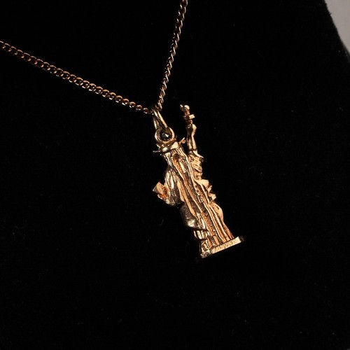 1965 Vintage 9ct Gold Statue of Liberty Charm Pendant USA New York NY Travel - Picture 3 of 12