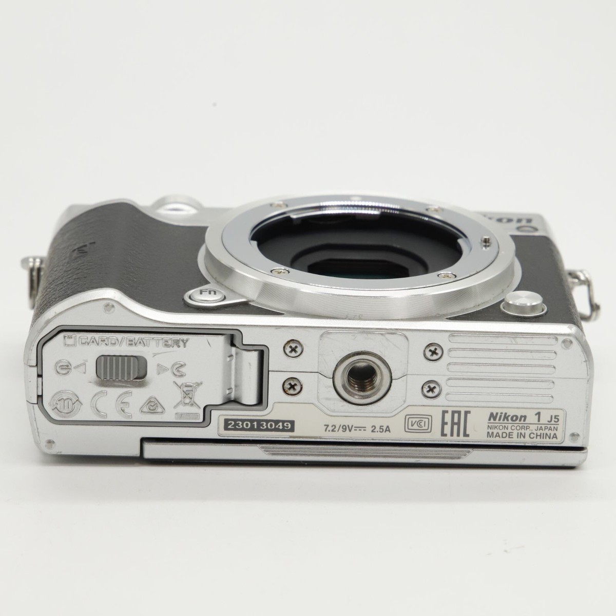 Nikon 1 J5 20.8MP Digital Camera Silver w/battery Fast Shipping