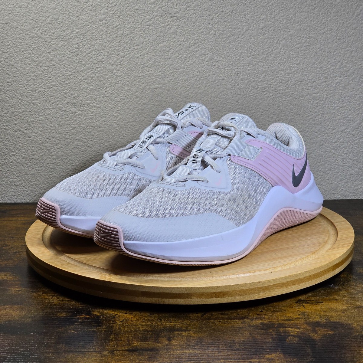 nike training mc trainers in pink