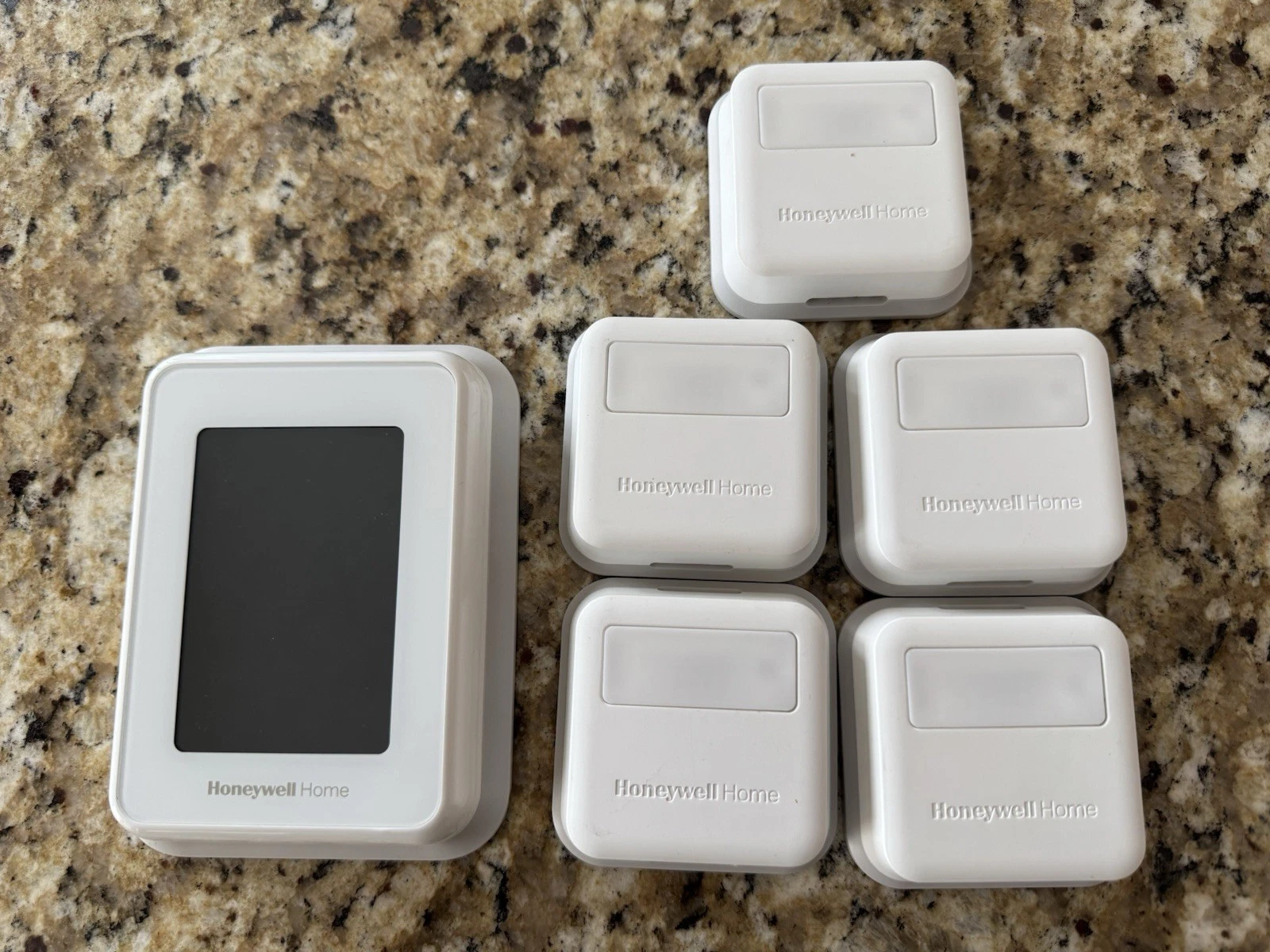 Honeywell Home T9 Wi-Fi Smart Thermostat with 5x Sensors
Opens in a new window or tab