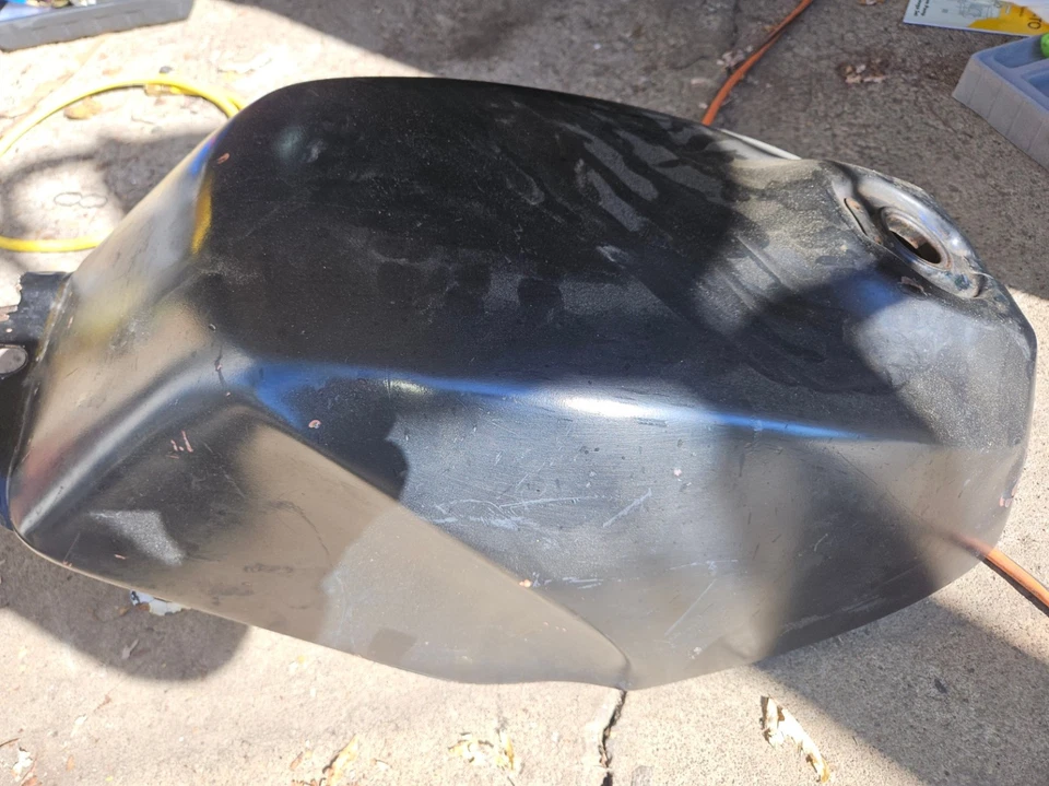 Tanque de gasolina 83-85 Honda VF750F VF700F V45 Interceptor OEM Foto 2 de 4
