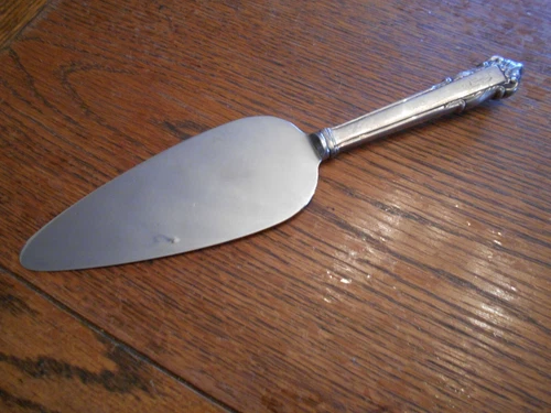 Lunt Sterling Silver Handle 1937 ENGLISH SHELL PATTERN Cake Serving Knife 1421