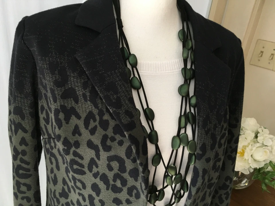 Chaqueta de punto largo tribal verde salvia camuflaje talla S Foto 2 de 4