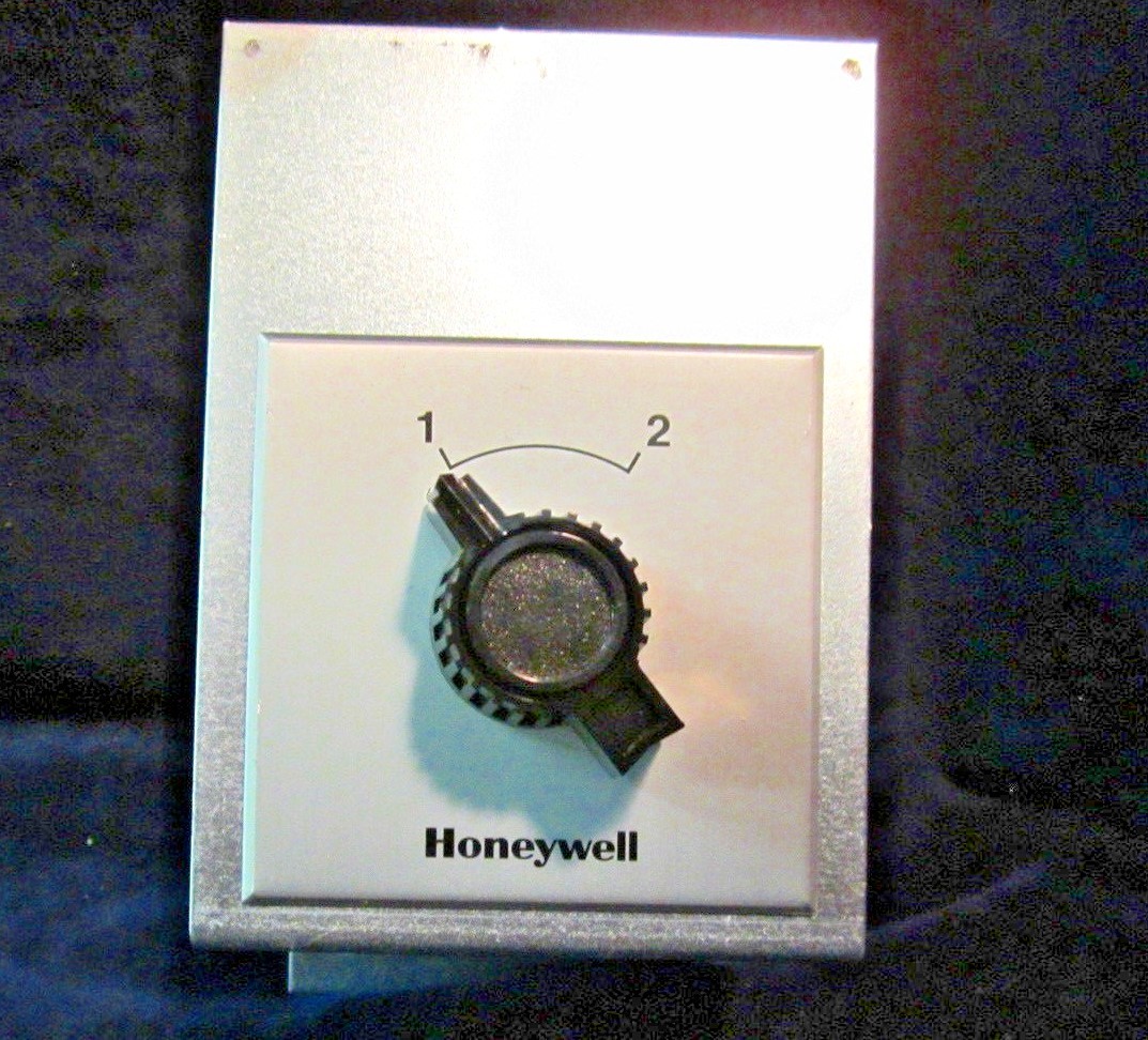 Honeywell SP470B-1008 Pneumatic Manual Diverting Switch (2 Position)