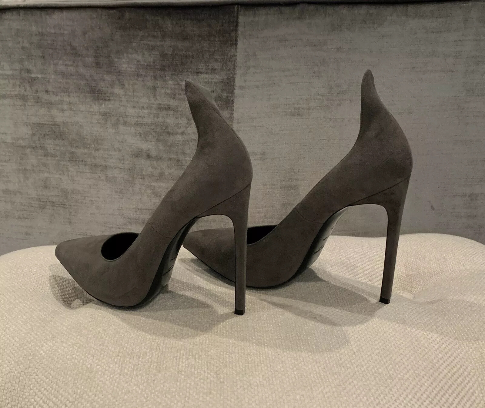 Yves Saint Laurent donna grigio scamosciato tacco a punta taglia 39