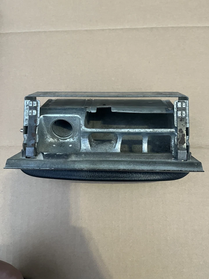 Cenicero delantero Mercedes OEM bandeja de cenizas negro 450SL 450SLC 380SL 380SLC 500SLC R107 Foto 2 de 4