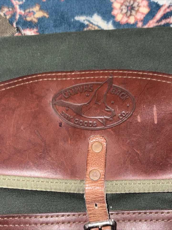 Cartera de cuero estilo mensajero con espalda de lona de colección hecha en EE. UU. Cruz Foto 2 de 4