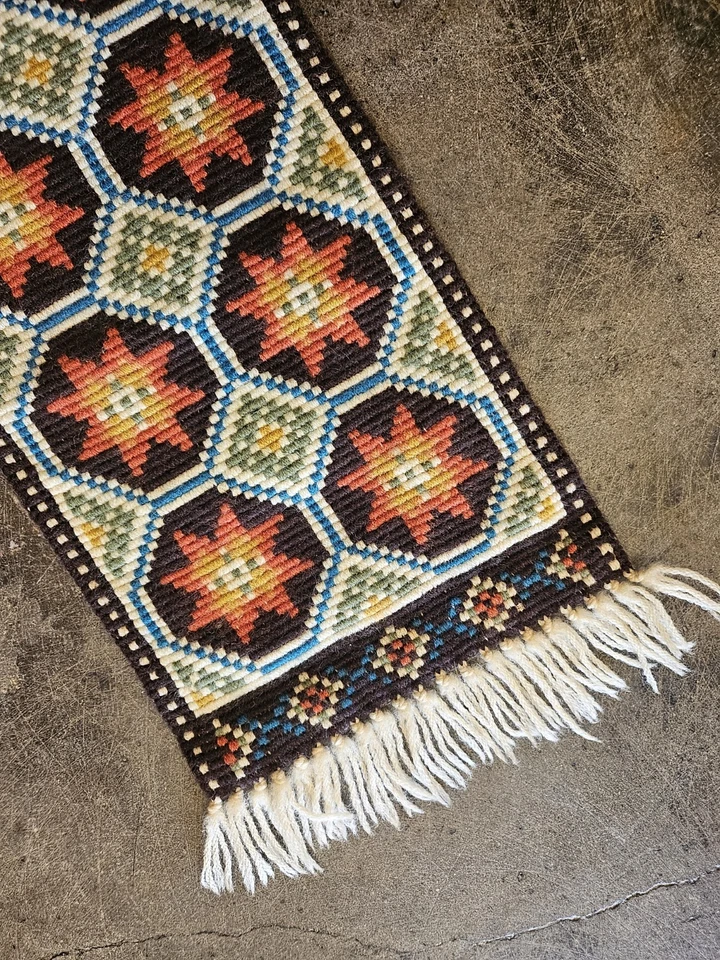 Tapiz tejido de lana noruego vintage corredor de mesa patrón de sol arte popular Foto 3 de 4