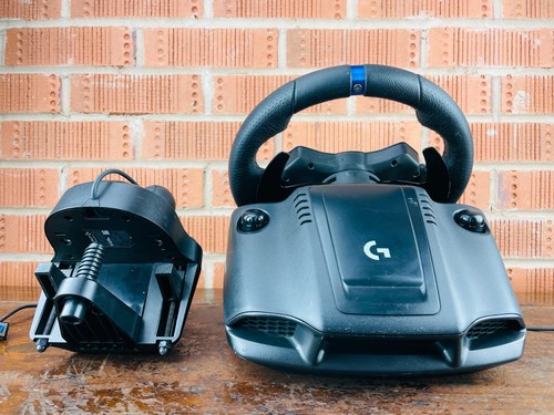 Logitech G923 Trueforce Car Sim Racing Steering Wheel Pedals Shifter PS4 PS5 PC - Picture 8 of 20