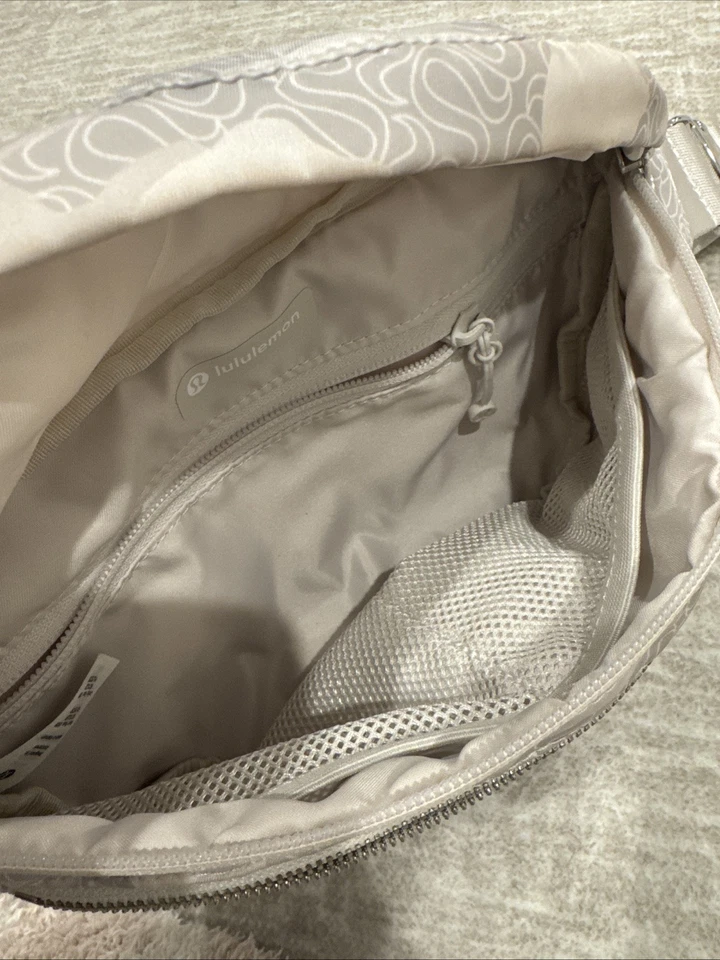 Lululemon Camo Belt Bag Grey And White - Image 4 of 4