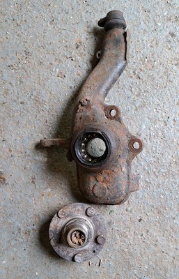 Volkswagen T25 Syncro suspension Upright / steering with drive flange - VW LHS