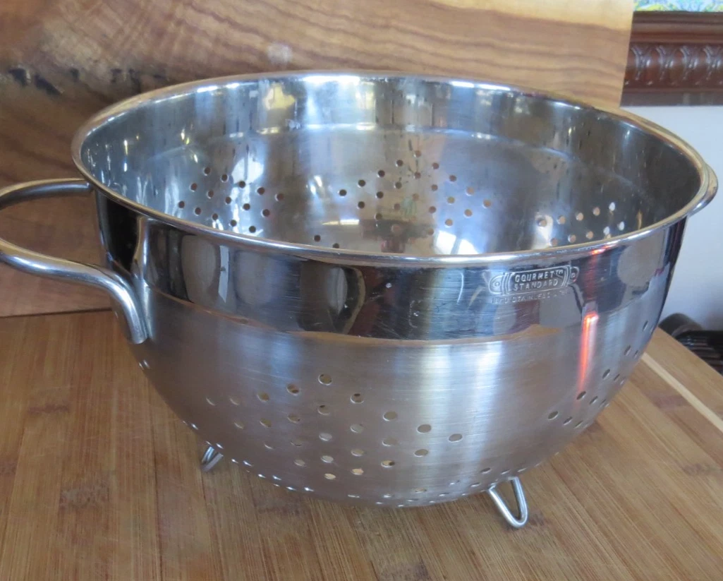 Gourmet Standard 18/10; 5.5 QT Stainless Steel Colander / Strainer