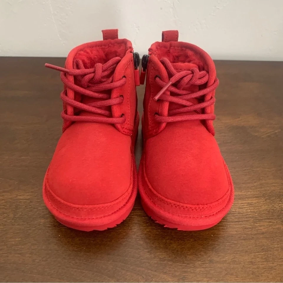 UGG NEW Unisex Neumel II Boots Baby Size 7 Chukka Boot Red - Image 4 of 4