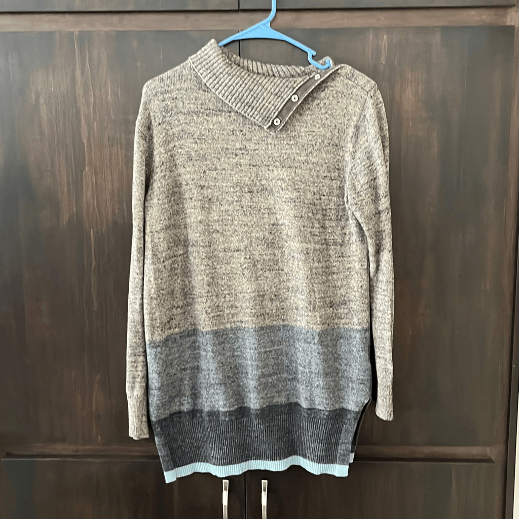 Gap Split Neck Snap Sweater Size Small - image 1