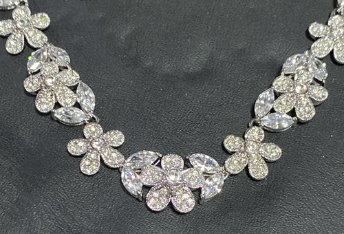 Nadri Pave Crystal “Jewelry Collection”Necklace Floral Cluster Clip Earrings Box - Picture 10 of 11