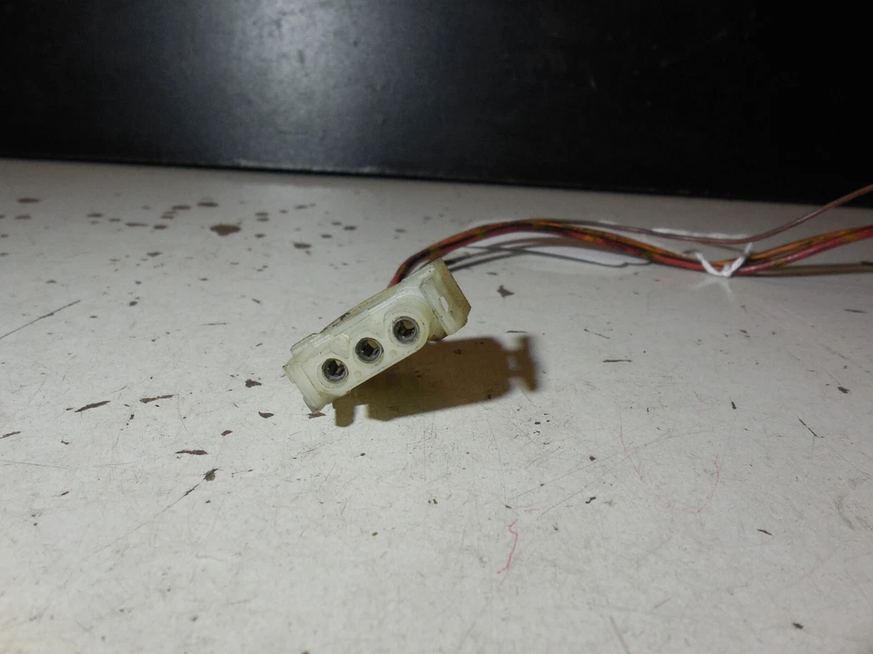 Conector de cableado de altavoz abierto para puerta coleta 1378115 se adapta a 93-96 BMW 850CSi 840Ci Foto 4 de 4